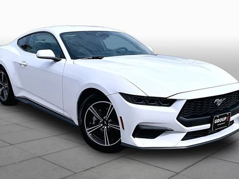 Used 2025 Ford Mustang Coupe RWD image 3