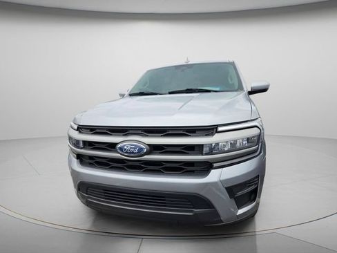 Used 2024 Ford Expedition XLT RWD image 3