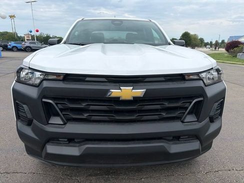 Used 2024 Chevrolet Colorado W/T RWD image 2