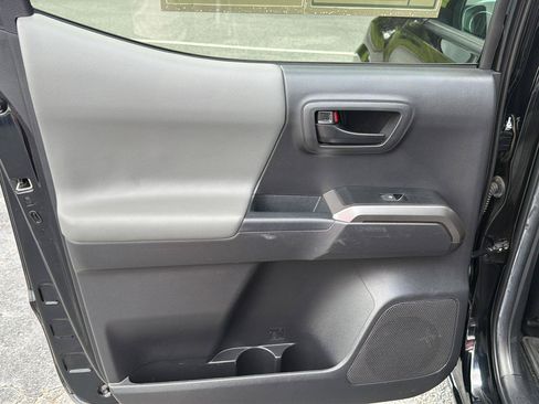 Used 2022 Toyota Tacoma SR5 RWD image 17