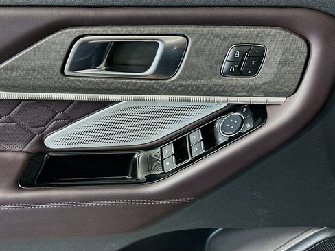 Used 2025 Ford Explorer Platinum w/ LUX Leather Package image 15