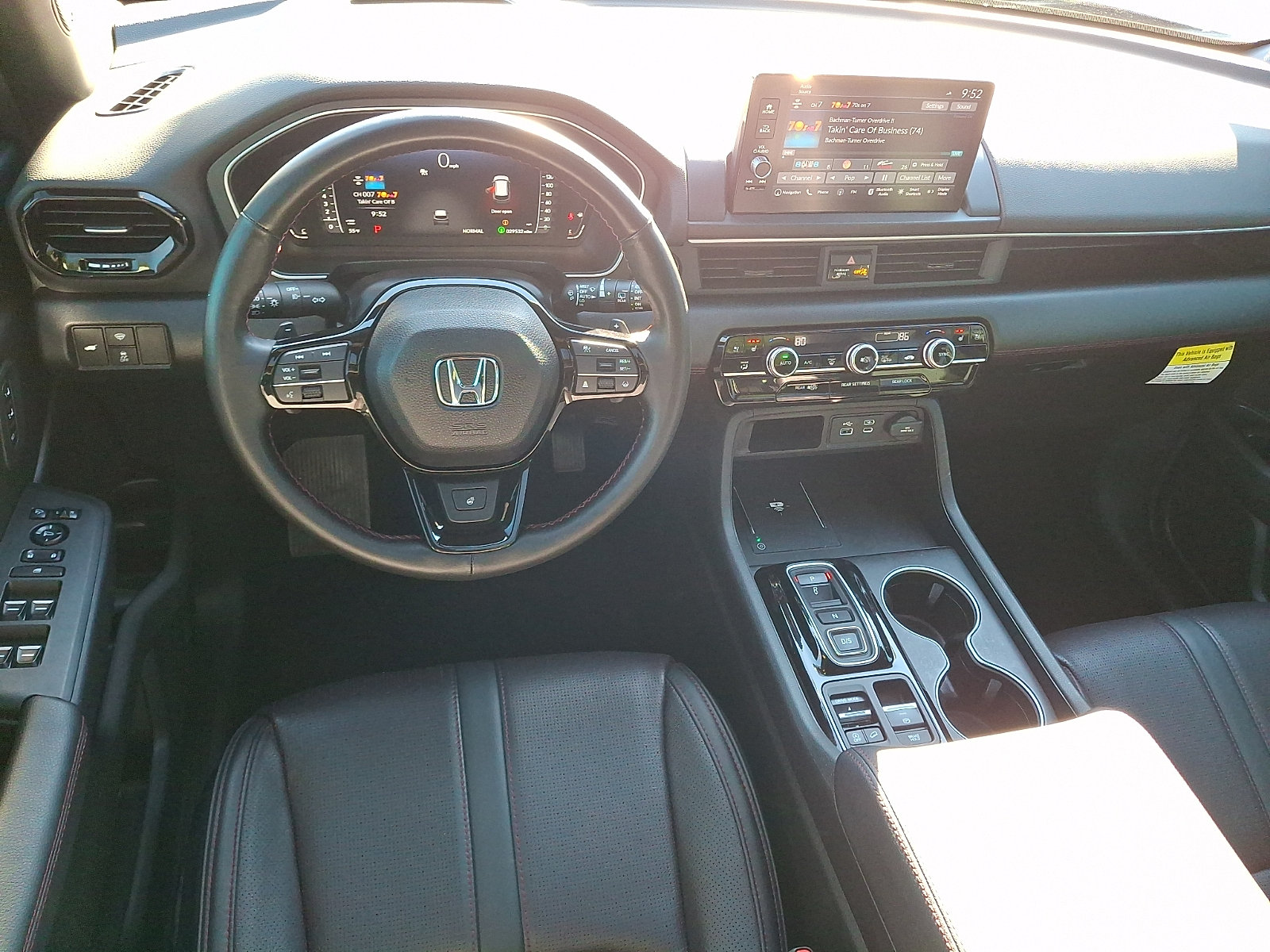 Used 2025 Honda Pilot Black Edition image 11
