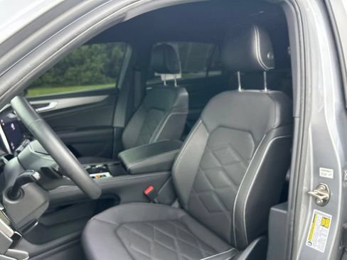 Used 2024 Volkswagen Atlas Cross Sport SE FWD image 21