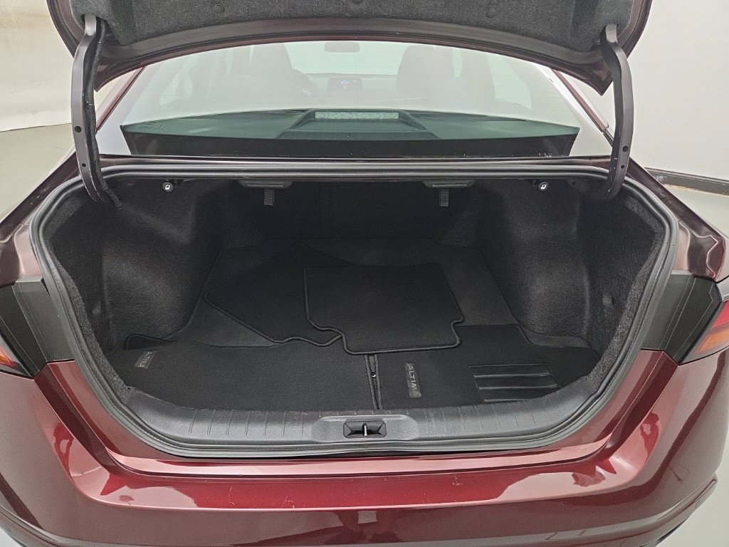 Used 2025 Nissan Altima 2.5 SV FWD image 16