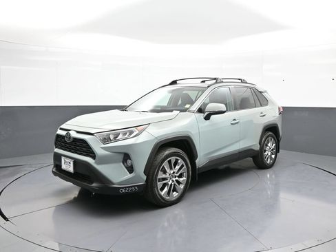 Certified 2020 Toyota RAV4 XLE Premium AWD/4WD image 10