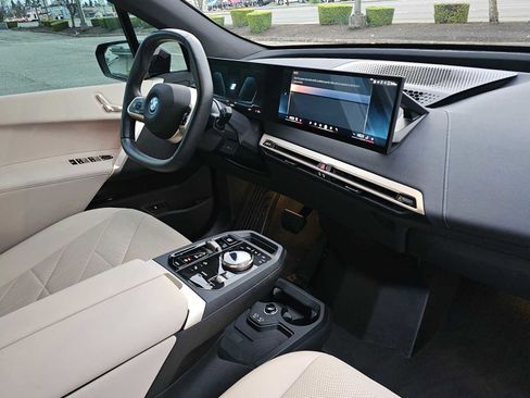 Used 2025 BMW iX xDrive50 image 11
