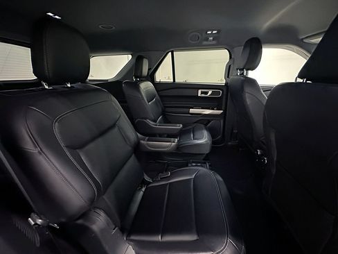 Used 2021 Ford Explorer XLT w/ Equipment Group 202A AWD/4WD image 27