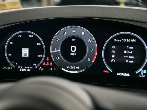 Certified 2025 Porsche Cayenne Coupe AWD/4WD image 26