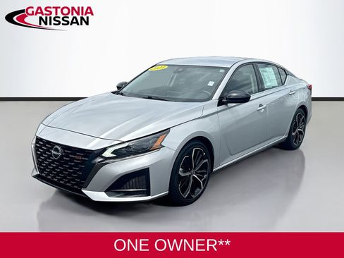 Used 2024 Nissan Altima 2.5 SR FWD image 3