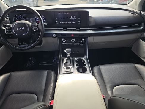 Used 2023 Kia Carnival LX FWD image 12