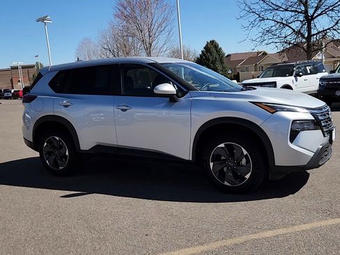 Used 2025 Nissan Rogue SV image 9