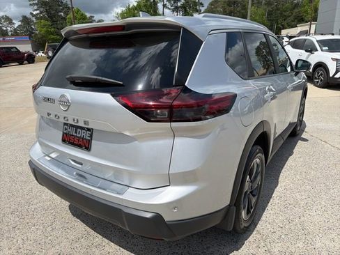 Used 2025 Nissan Rogue SV w/ SV Premium Package image 6