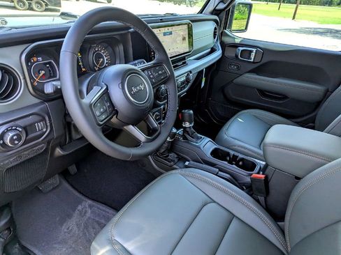 New 2025 Jeep Gladiator Mojave w/ Safety Group image 37