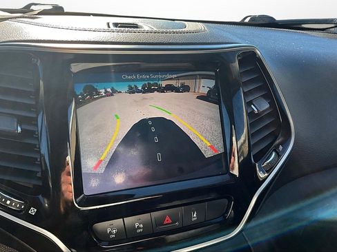 Used 2019 Jeep Cherokee Limited w/ Luxury Group image 30