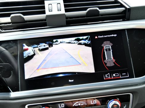 Used 2025 Audi Q3 2.0T Premium image 15