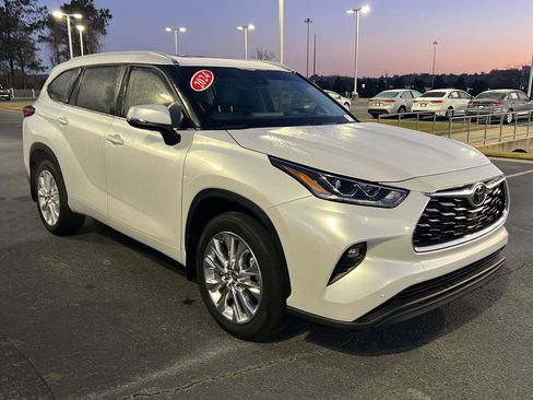 Used 2024 Toyota Highlander Limited image 8