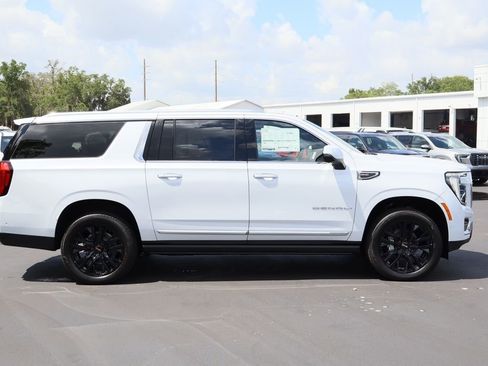 New 2026 GMC Yukon XL Denali w/ Sun & Power Step Package AWD/4WD image 4