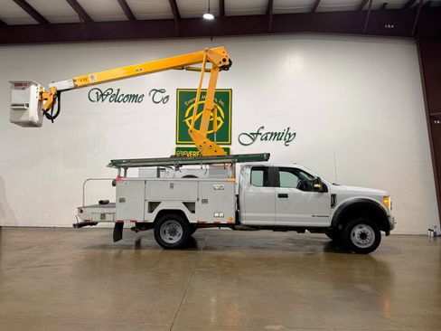 Used 2017 Ford F550 2WD SuperCab Super Duty image 3