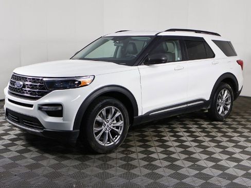 Used 2022 Ford Explorer XLT w/ Equipment Group 202A image 9