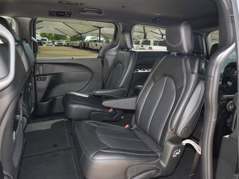 Used 2026 Chrysler Pacifica Select FWD image 24