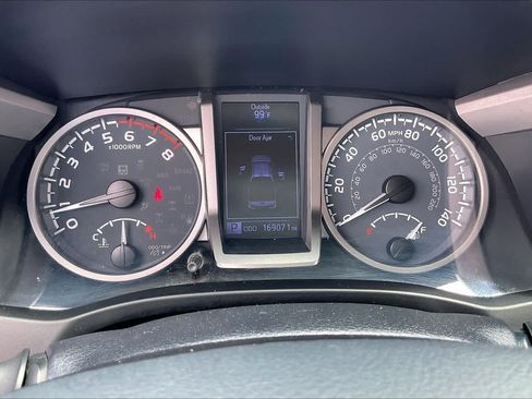 Used 2020 Toyota Tacoma SR5 RWD image 26
