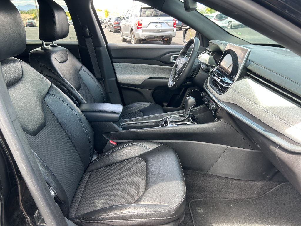 Used 2024 Jeep Compass Latitude AWD/4WD image 32