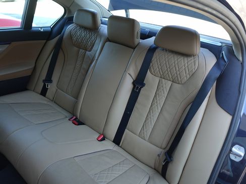 Used 2016 BMW 750i image 11