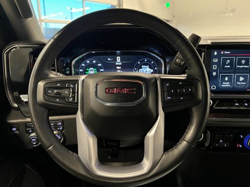 Used 2025 GMC Sierra 1500 SLT image 11