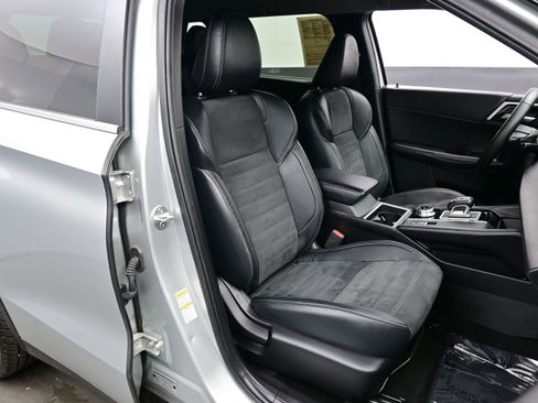 Used 2023 Mitsubishi Outlander SE image 14