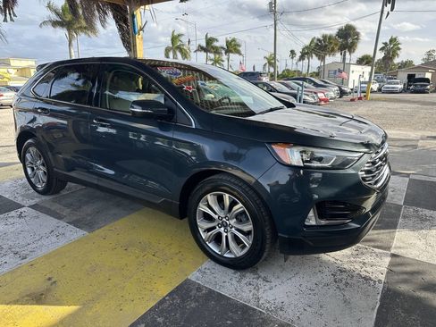 Used 2019 Ford Edge Titanium image 2