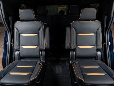 Used 2024 GMC Yukon AT4 w/ AT4 Premium Package image 33