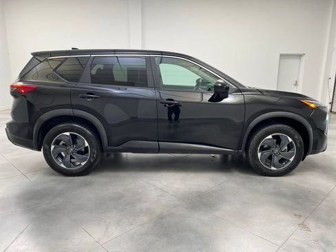 Used 2024 Nissan Rogue SV AWD/4WD image 10