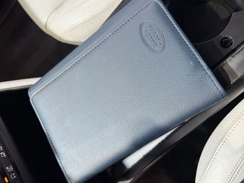 Used 2017 Land Rover Discovery Sport SE image 29