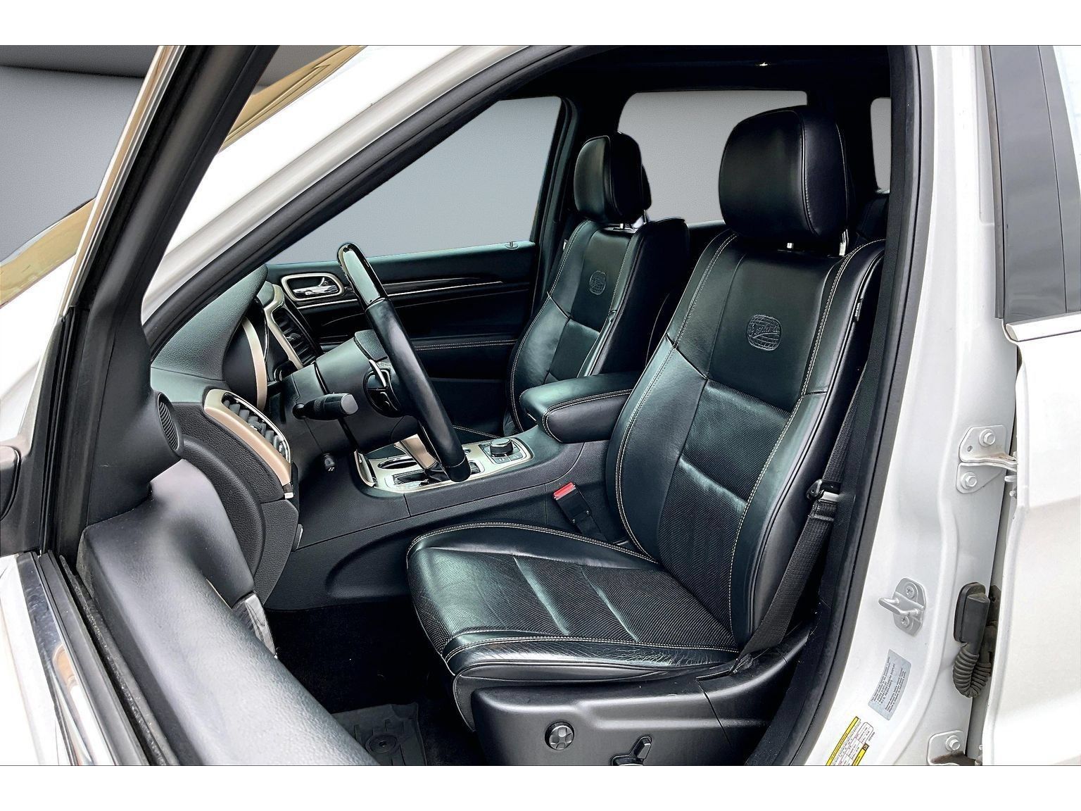 Used 2016 Jeep Grand Cherokee Overland AWD/4WD image 34