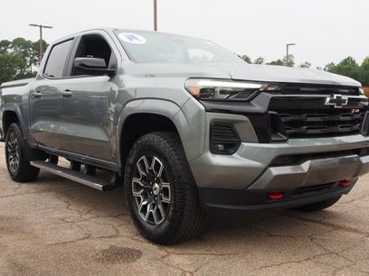 Used 2024 Chevrolet Colorado Z71 w/ Z71 Convenience Package 2