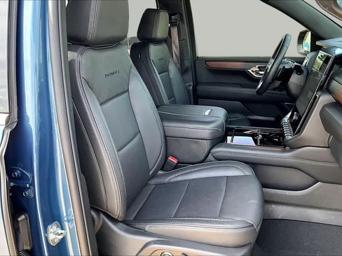Used 2025 GMC Yukon XL Denali w/ Sun & Power Step Package AWD/4WD image 9