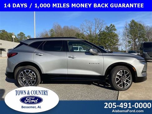 Used 2025 Chevrolet Blazer RS image 2