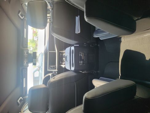 Used 2024 GMC Yukon XL Denali image 6