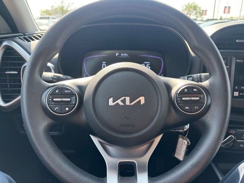 Used 2025 Kia Soul LX w/ LX Technology Package FWD image 21