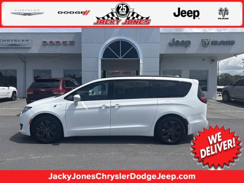 Used 2019 Chrysler Pacifica Limited w/ Advanced Safetytec Group image 1
