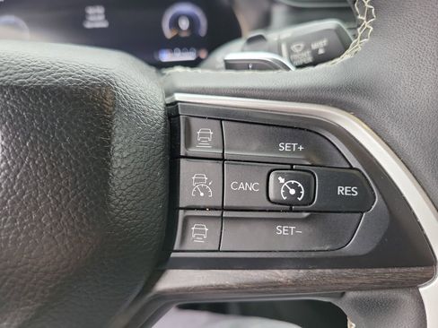 Certified 2023 Jeep Grand Cherokee Limited image 6