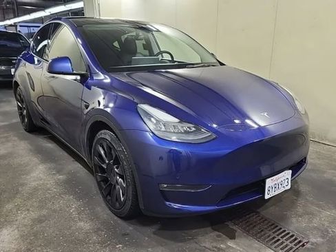 Used 2021 Tesla Model Y Long Range image 1