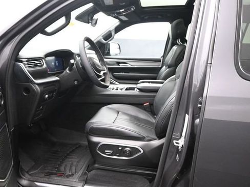 Used 2023 Jeep Wagoneer Series II AWD/4WD image 10