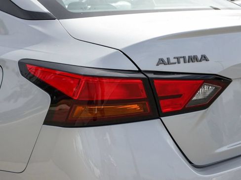 Used 2024 Nissan Altima 2.5 SR FWD image 7