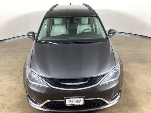 Used 2017 Chrysler Pacifica Touring-L Plus FWD image 4