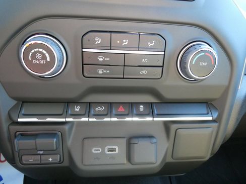 Certified 2024 Chevrolet Silverado 3500 W/T image 25