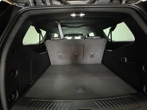Used 2023 Chevrolet Suburban LT w/ Luxury Package AWD/4WD image 11