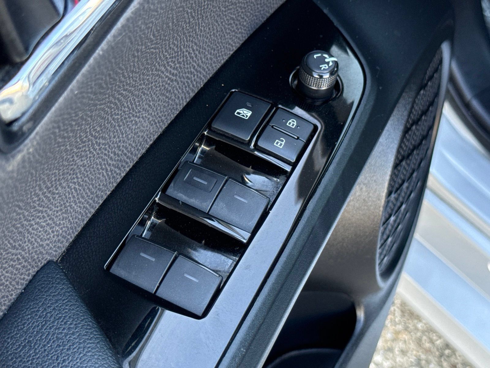 Used 2020 Toyota Prius Prime XLE FWD image 20