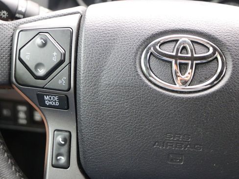 Used 2022 Toyota Tacoma TRD Off-Road AWD/4WD image 16