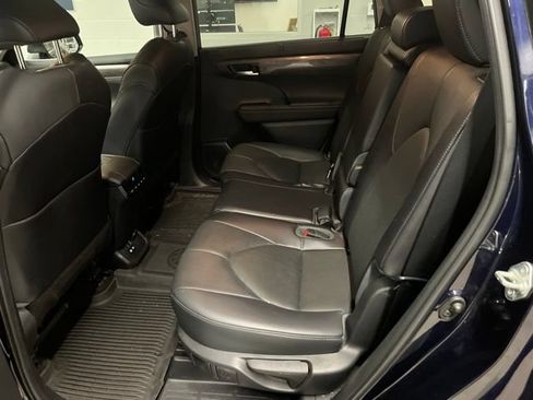 Used 2023 Toyota Highlander Limited AWD/4WD image 13